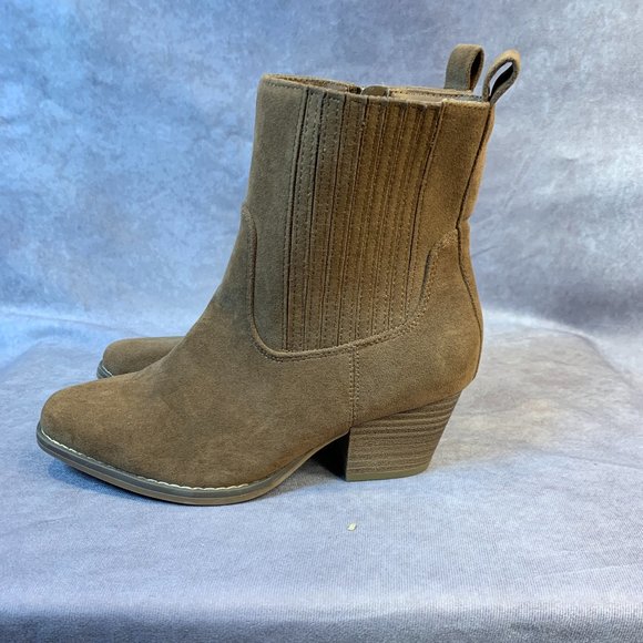 NWT Woman's Universal Thread Solita Faux Suede Cowboy Booties - Picture 8 of 14